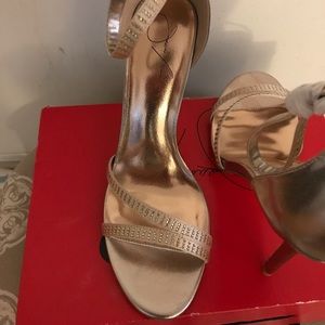 Stap Gold Shoes. Gold brandnew